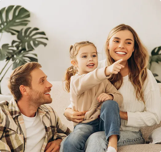 Parents with child sitting - FHA